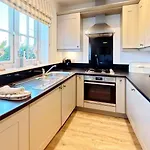 Puffin Perch - Part Of The The Bay Village With Pool, Gym And Direct Access, Pub, Restaurant, Tennis And Meadows Walks Holiday home Filey