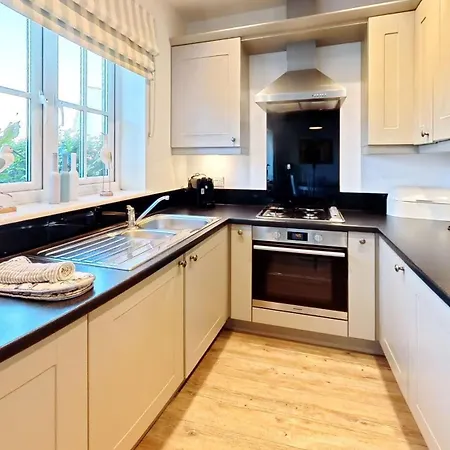 Puffin Perch - Part Of The The Bay Village With Pool, Gym And Direct Access, Pub, Restaurant, Tennis And Meadows Walks Semesterbostad Filey
